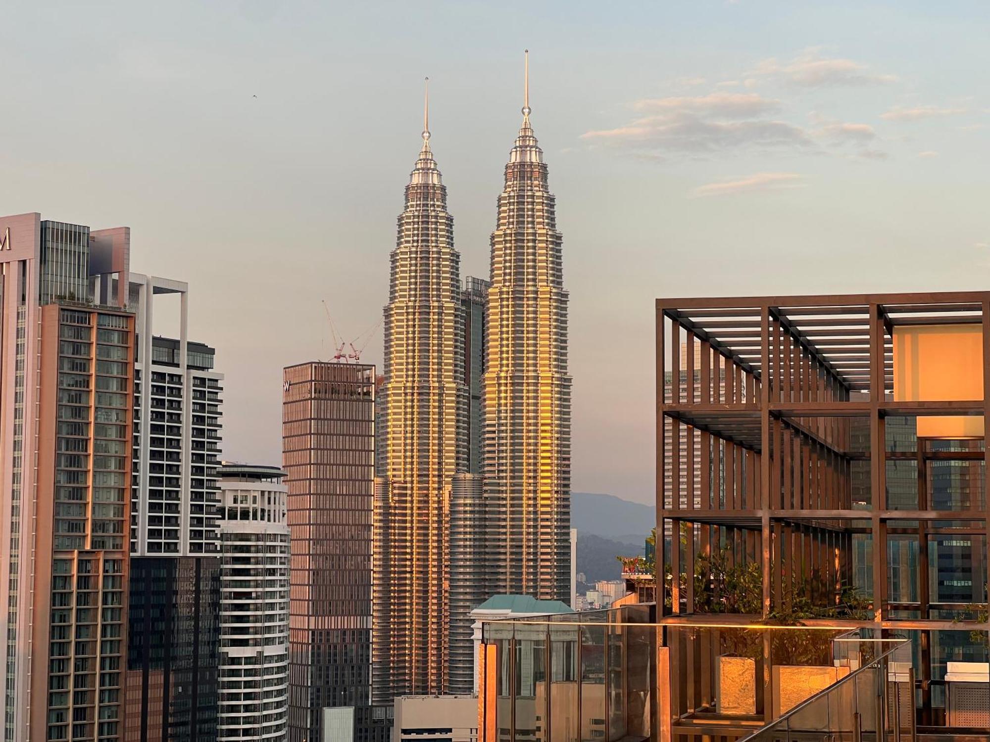 Anggun Kl My *